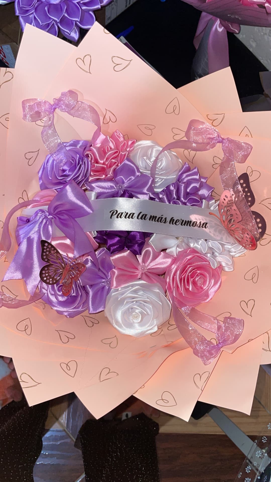 Ramo de Rosas y Dalias Eternas (16 Flores)