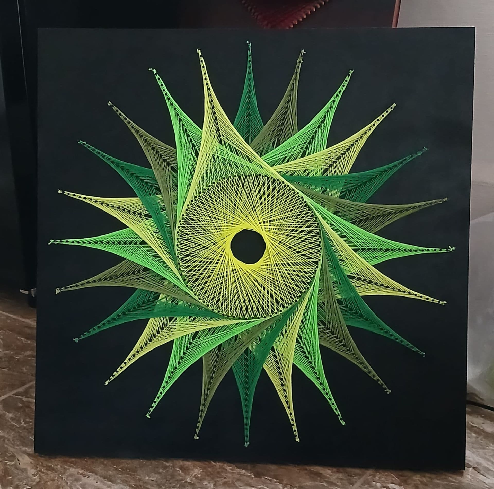 MANDALA DE LA CLOROFILA medida 60x60 cm