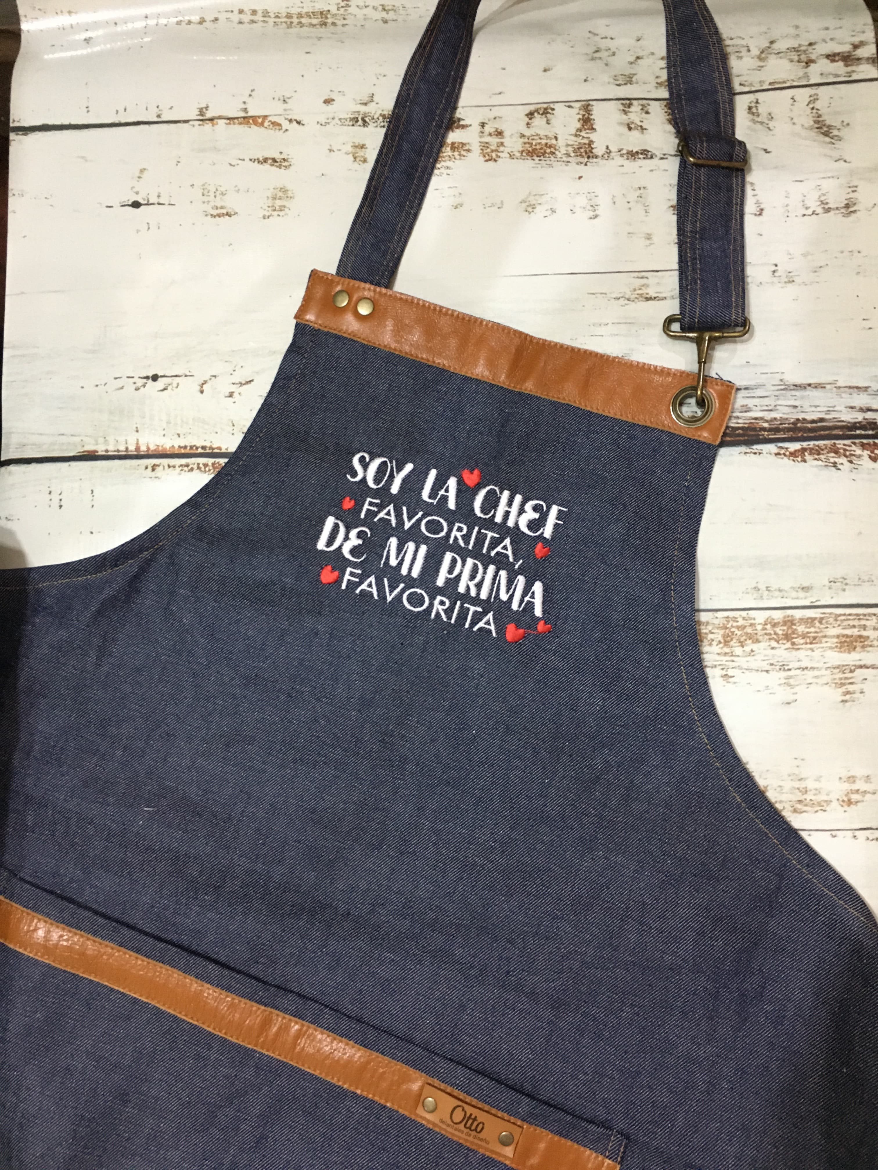 Delantal de dama personalizado