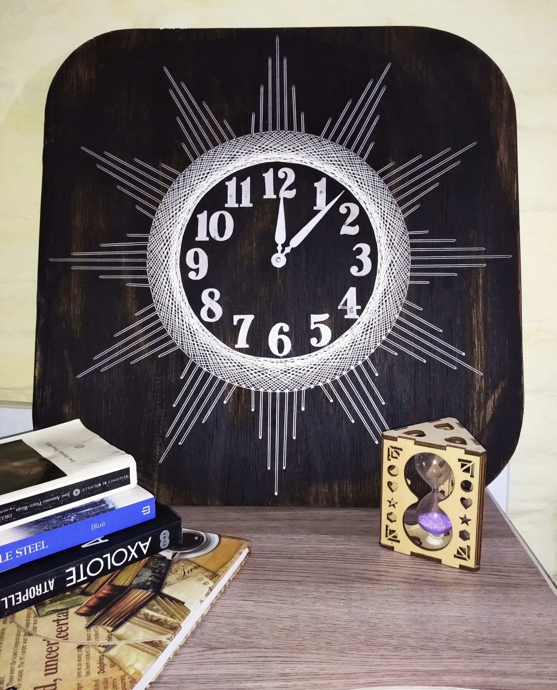 Reloj en hilorama.