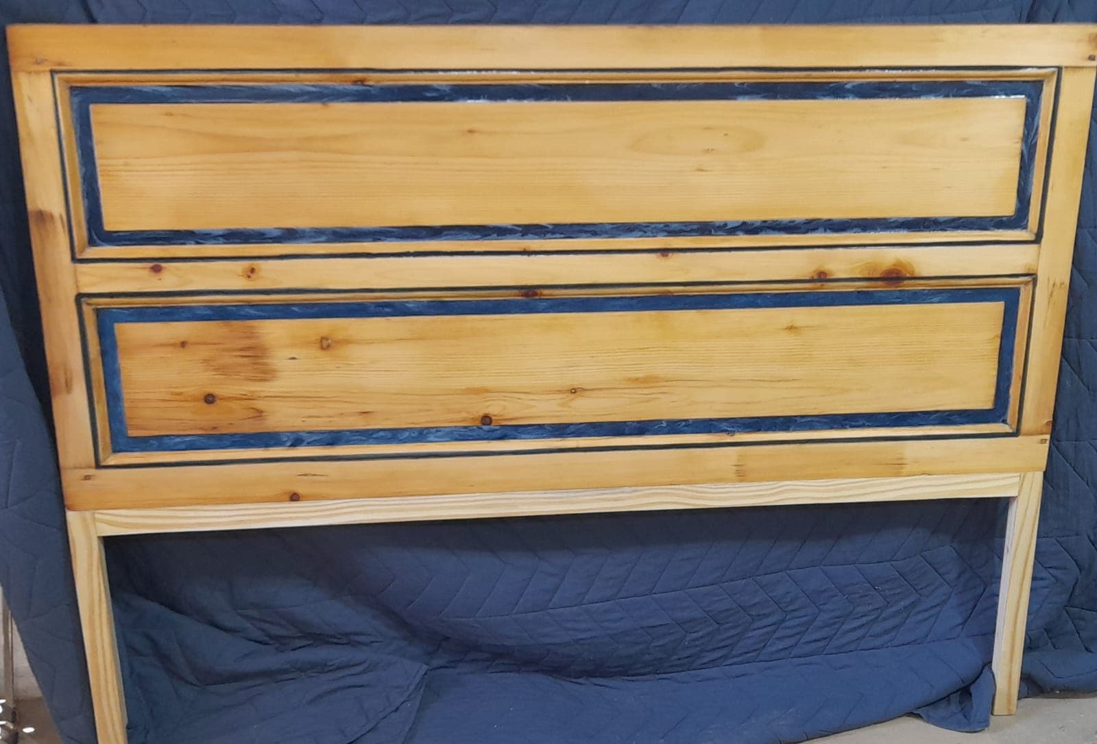 Set de mesas y respaldo de cama