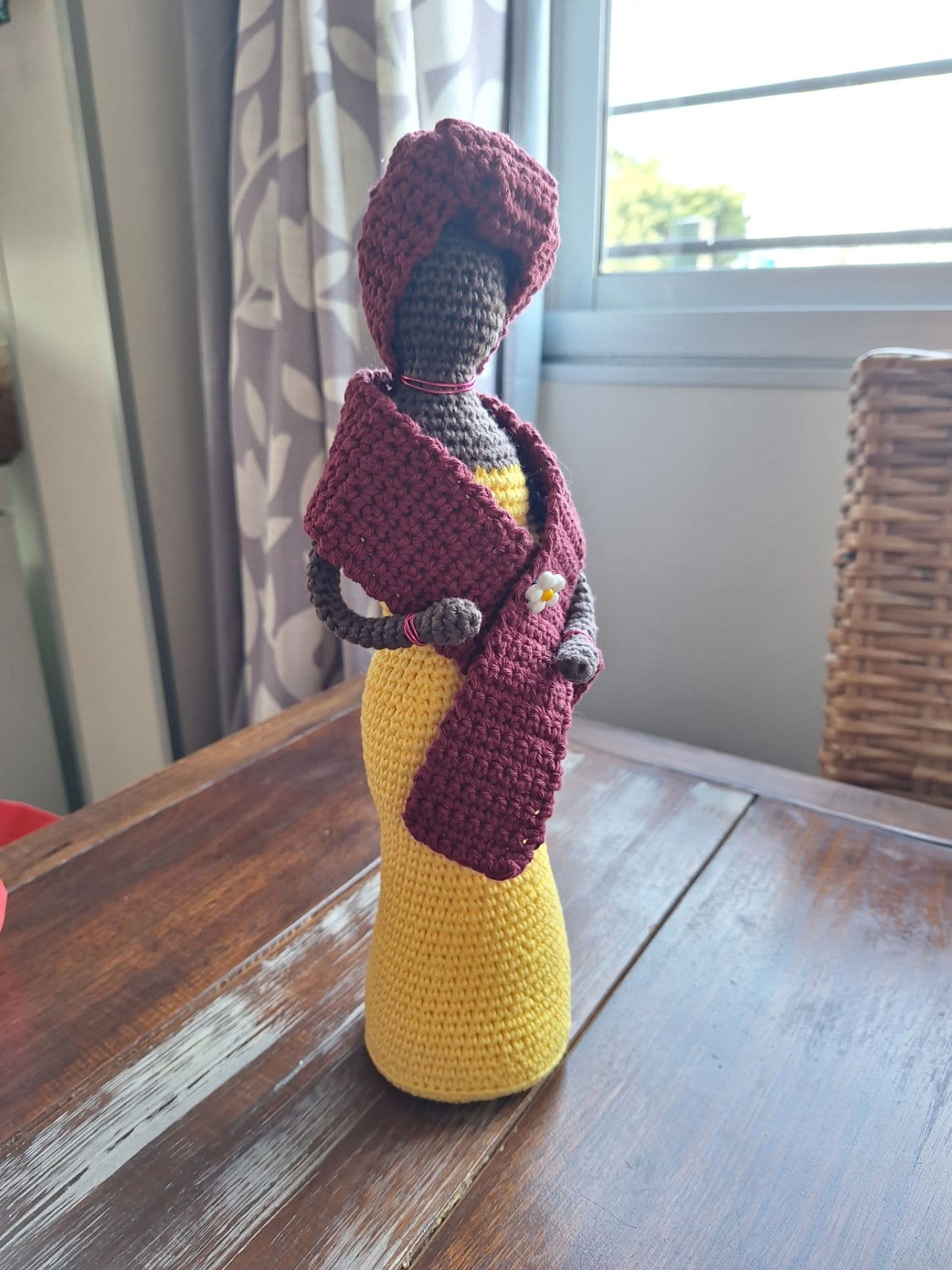 Estatua de mujer Amigurumi