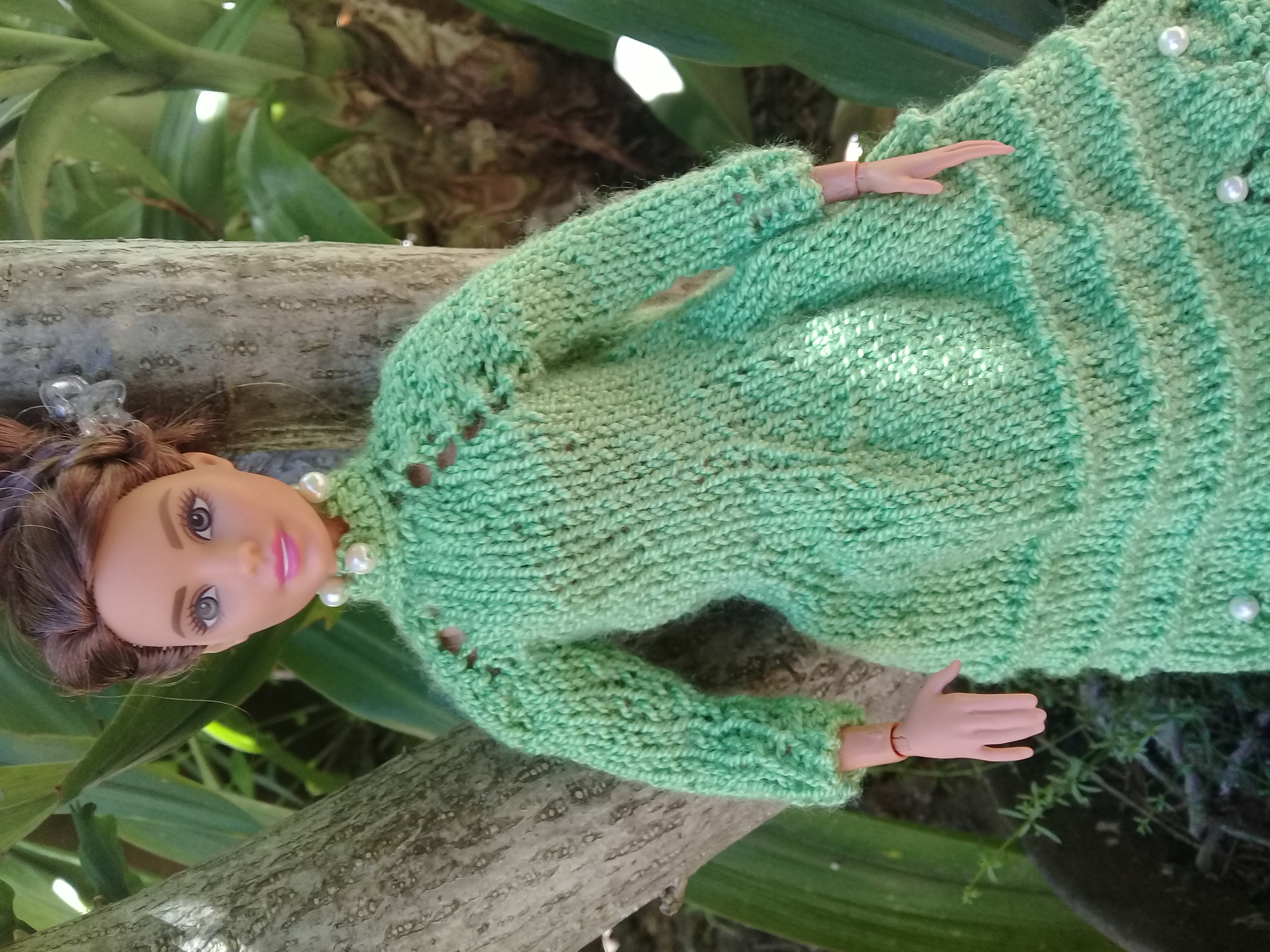 Vestido tejido verde con cuello mao para muñecas