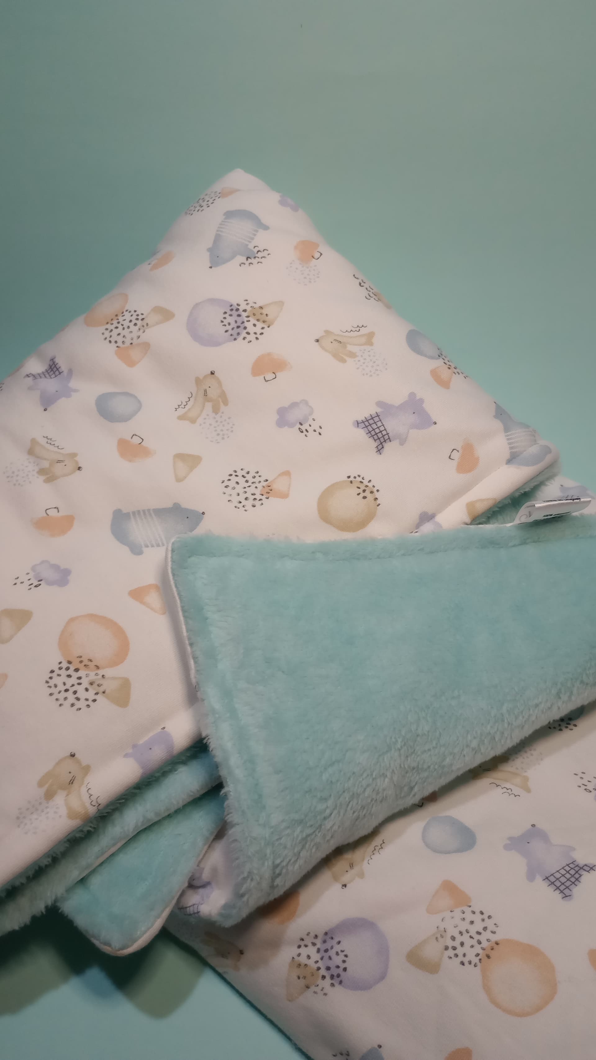 Acolchado para Bebé – Diseño Estampado y en Verde Agua