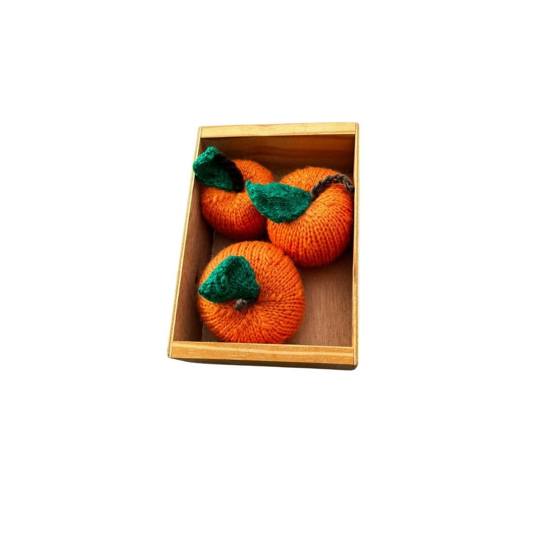 Cajón con 3 frutas tejidas