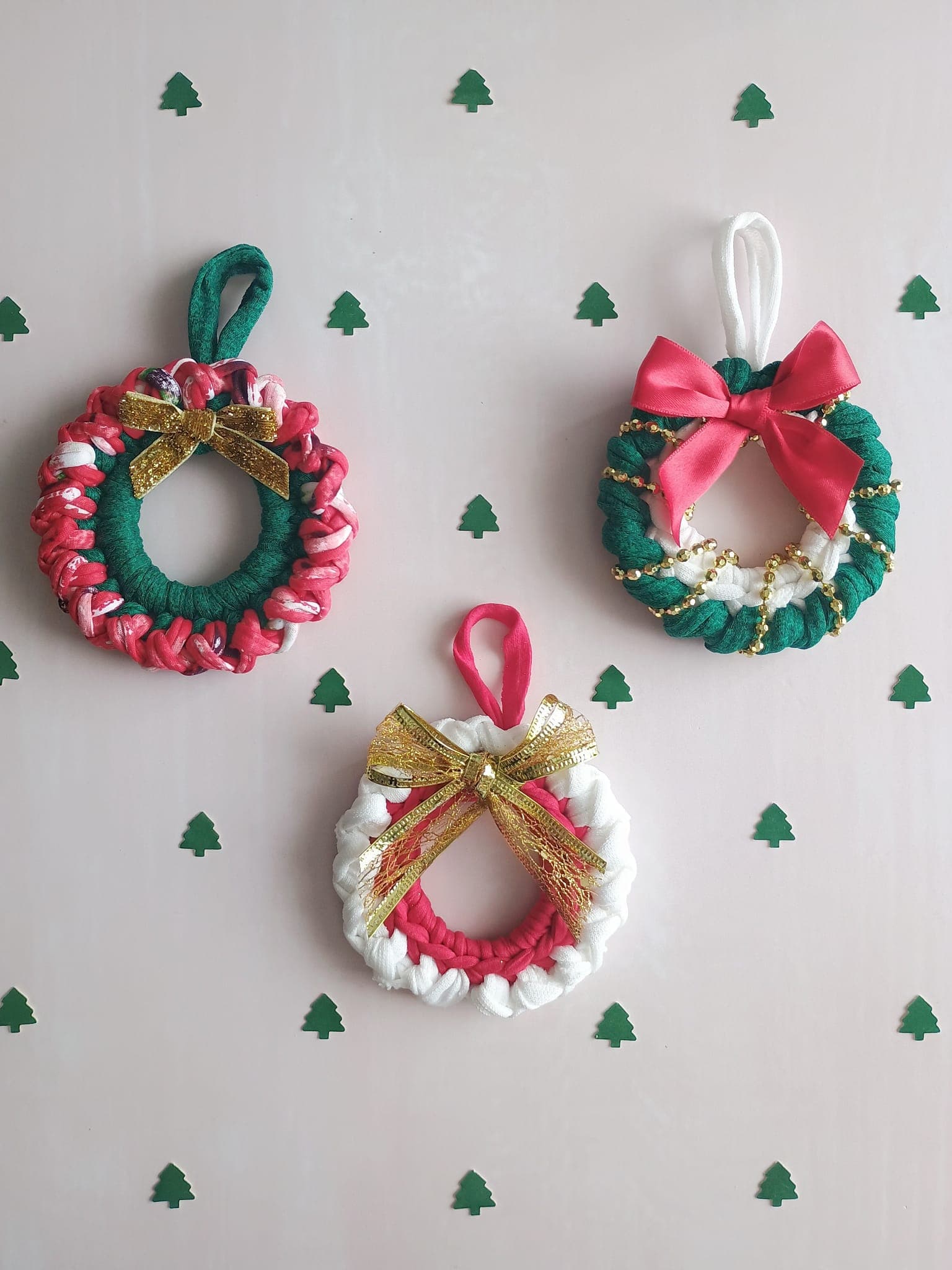 Mini coronas navideñas