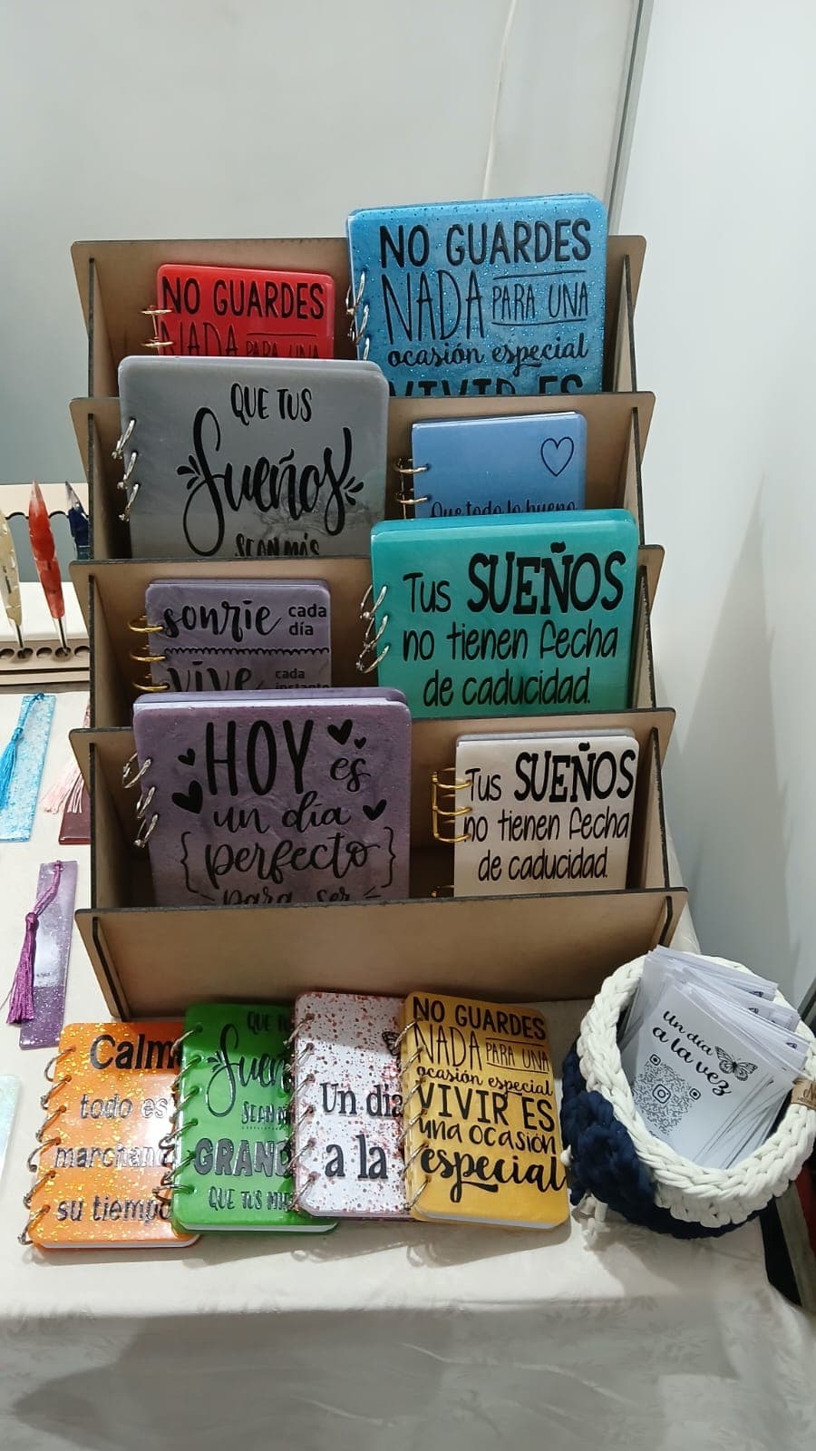 Libretas con frases motivacionales.